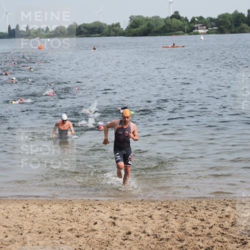 21.06.2025 - 27. Vierlanden-Triathlon MichiJ http://msf.ph/oto/7991127 15.06.2026 09:54:04 Schwimmen 267, 307, 356 meine-sportfotos.de