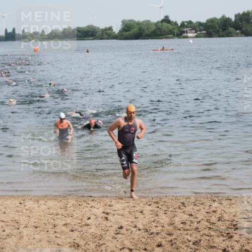21.06.2025 - 27. Vierlanden-Triathlon MichiJ http://msf.ph/oto/7991145 15.06.2026 09:54:05 Schwimmen 267, 307, 356 meine-sportfotos.de