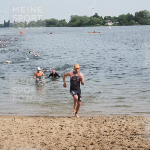21.06.2025 - 27. Vierlanden-Triathlon MichiJ http://msf.ph/oto/7991152 15.06.2026 09:54:05 Schwimmen 267, 307, 356 meine-sportfotos.de