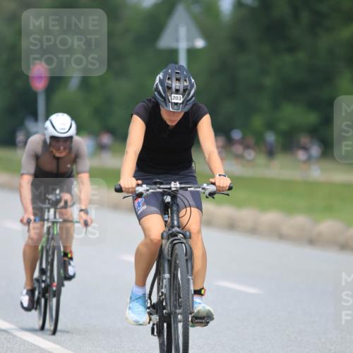 21.06.2025 - 27. Vierlanden-Triathlon H.Heesch http://msf.ph/oto/7991154 15.06.2025 11:55:13 Radfahren 203, 780, 799, 835, 970, 982 meine-sportfotos.de