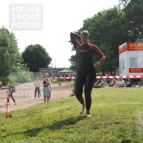 15.06.2025 - 27. Vierlanden-Triathlon KatJ http://msf.ph/oto/7991177 15.06.2025 09:12:11 Schwimmen 201, 215, 229 meine-sportfotos.de