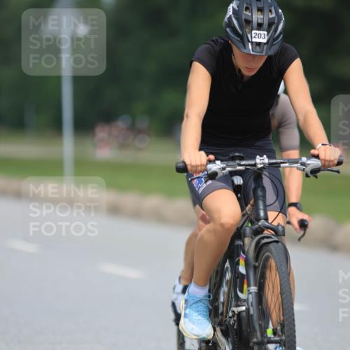 21.06.2025 - 27. Vierlanden-Triathlon H.Heesch http://msf.ph/oto/7991192 15.06.2025 11:55:14 Radfahren 203, 780, 799, 835, 970, 982 meine-sportfotos.de