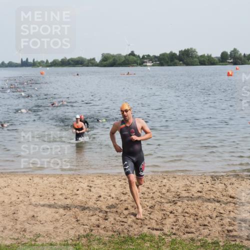 21.06.2025 - 27. Vierlanden-Triathlon MichiJ http://msf.ph/oto/7991223 15.06.2026 09:54:06 Schwimmen 267, 307, 356 meine-sportfotos.de