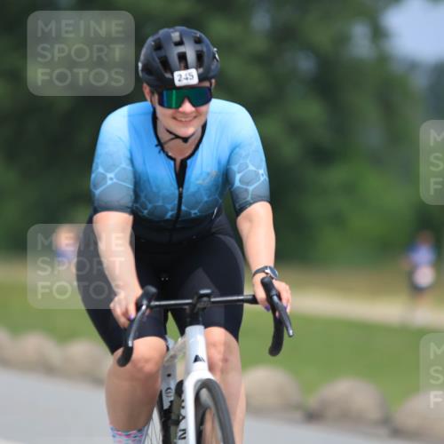 21.06.2025 - 27. Vierlanden-Triathlon H.Heesch http://msf.ph/oto/7991226 15.06.2025 11:55:23 Radfahren 835, 920, 960, 962, 982 meine-sportfotos.de