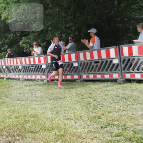 21.06.2025 - 27. Vierlanden-Triathlon KatJ http://msf.ph/oto/7991231 15.06.2025 12:31:37 Laufen  meine-sportfotos.de