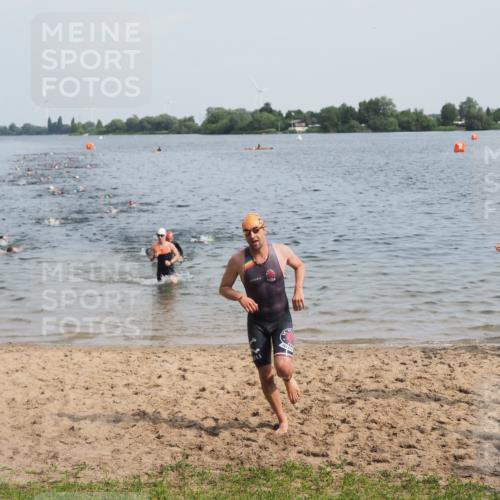 21.06.2025 - 27. Vierlanden-Triathlon MichiJ http://msf.ph/oto/7991234 15.06.2026 09:54:06 Schwimmen 267, 307, 356 meine-sportfotos.de