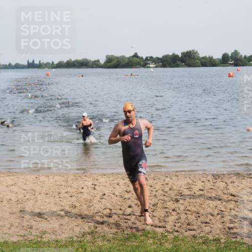 21.06.2025 - 27. Vierlanden-Triathlon MichiJ http://msf.ph/oto/7991248 15.06.2026 09:54:07 Schwimmen 267, 302, 356 meine-sportfotos.de