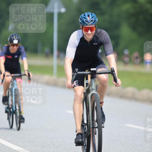 21.06.2025 - 27. Vierlanden-Triathlon H.Heesch http://msf.ph/oto/7991260 15.06.2025 11:55:25 Radfahren 920, 960, 962, 982 meine-sportfotos.de