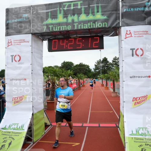15.06.2025 - 7 Türme Triathlon Michael Strokosch http://msf.ph/oto/7991277 15.06.2025 14:25:12 Ziel 380, 977, 1030 meine-sportfotos.de