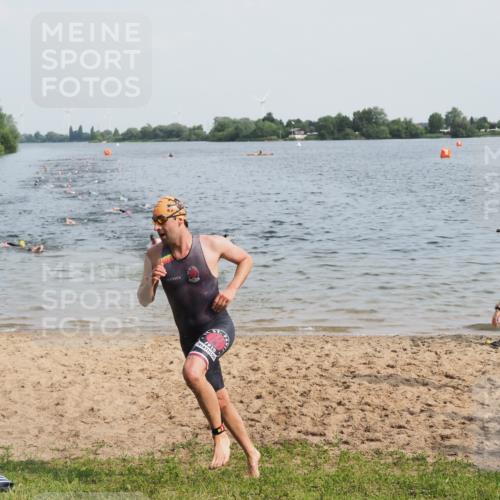 21.06.2025 - 27. Vierlanden-Triathlon MichiJ http://msf.ph/oto/7991279 15.06.2026 09:54:07 Schwimmen 267, 302, 356 meine-sportfotos.de