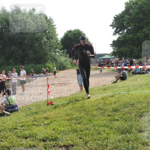 15.06.2025 - 27. Vierlanden-Triathlon KatJ http://msf.ph/oto/7991284 15.06.2025 09:13:36 Schwimmen 237 meine-sportfotos.de