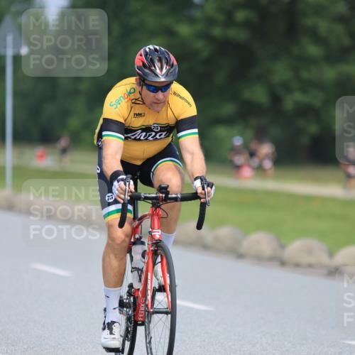 21.06.2025 - 27. Vierlanden-Triathlon H.Heesch http://msf.ph/oto/7991300 15.06.2025 11:55:32 Radfahren 739 meine-sportfotos.de