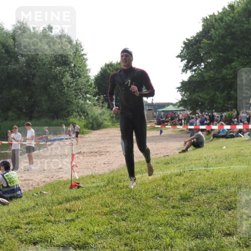 15.06.2025 - 27. Vierlanden-Triathlon KatJ http://msf.ph/oto/7991305 15.06.2025 09:13:37 Schwimmen 237 meine-sportfotos.de
