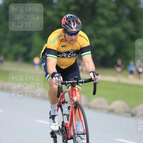 21.06.2025 - 27. Vierlanden-Triathlon H.Heesch http://msf.ph/oto/7991322 15.06.2025 11:55:32 Radfahren 739 meine-sportfotos.de