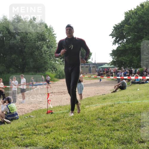 15.06.2025 - 27. Vierlanden-Triathlon KatJ http://msf.ph/oto/7991324 15.06.2025 09:13:38 Schwimmen 237 meine-sportfotos.de