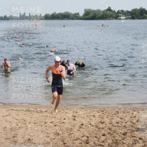 21.06.2025 - 27. Vierlanden-Triathlon MichiJ http://msf.ph/oto/7991326 15.06.2026 09:54:10 Schwimmen 267, 302, 337, 356 meine-sportfotos.de