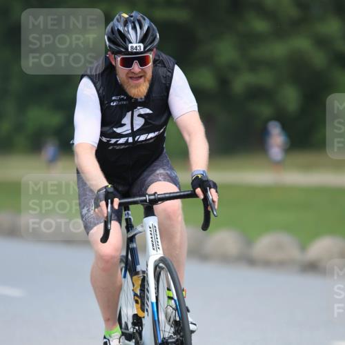 21.06.2025 - 27. Vierlanden-Triathlon H.Heesch http://msf.ph/oto/7991347 15.06.2025 11:56:08 Radfahren 783, 832, 843 meine-sportfotos.de