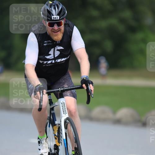 21.06.2025 - 27. Vierlanden-Triathlon H.Heesch http://msf.ph/oto/7991355 15.06.2025 11:56:08 Radfahren 783, 832, 843 meine-sportfotos.de