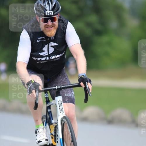 21.06.2025 - 27. Vierlanden-Triathlon H.Heesch http://msf.ph/oto/7991358 15.06.2025 11:56:09 Radfahren 783, 832, 843 meine-sportfotos.de
