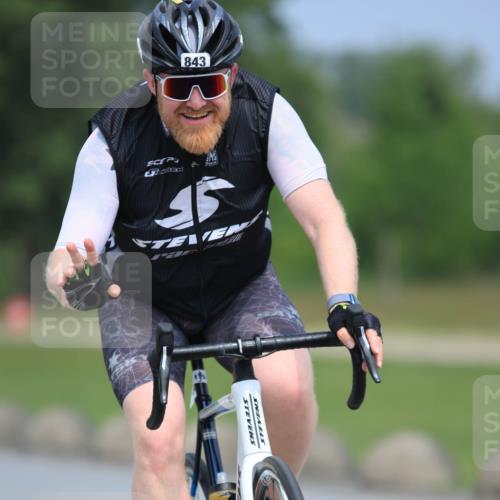 21.06.2025 - 27. Vierlanden-Triathlon H.Heesch http://msf.ph/oto/7991362 15.06.2025 11:56:09 Radfahren 783, 832, 843 meine-sportfotos.de