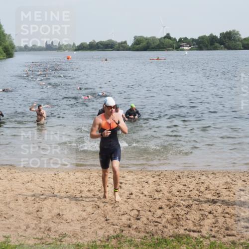 21.06.2025 - 27. Vierlanden-Triathlon MichiJ http://msf.ph/oto/7991369 15.06.2026 09:54:12 Schwimmen 267, 302, 337, 356 meine-sportfotos.de
