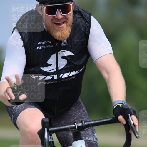 21.06.2025 - 27. Vierlanden-Triathlon H.Heesch http://msf.ph/oto/7991385 15.06.2025 11:56:09 Radfahren 783, 832, 843 meine-sportfotos.de