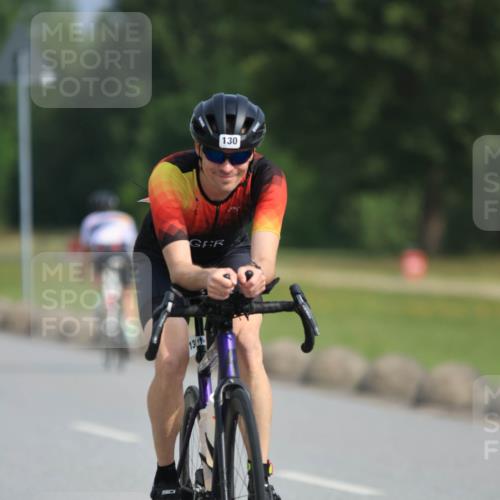 15.06.2025 - 27. Vierlanden-Triathlon H.Heesch http://msf.ph/oto/7991387 15.06.2025 09:57:20 Radfahren 75, 130, 145 meine-sportfotos.de