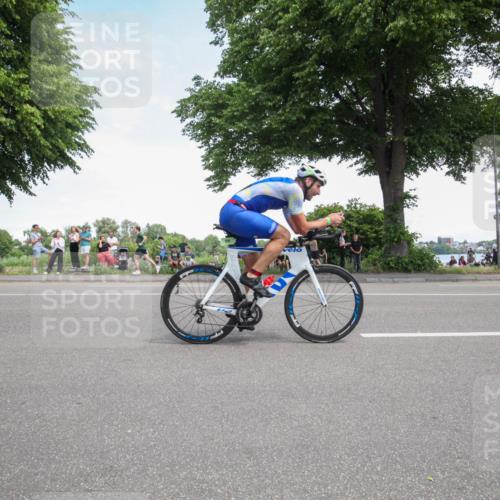 15.06.2025 - 7 Türme Triathlon Yannick Fuchs http://msf.ph/oto/7991393 15.06.2025 13:23:12 Radfahren 594, 1171 meine-sportfotos.de