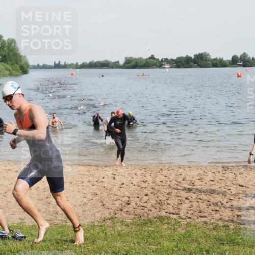 21.06.2025 - 27. Vierlanden-Triathlon MichiJ http://msf.ph/oto/7991422 15.06.2026 09:54:13 Schwimmen 267, 302, 337, 356 meine-sportfotos.de