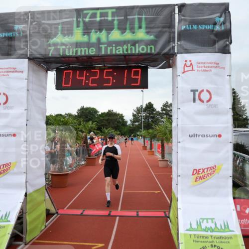15.06.2025 - 7 Türme Triathlon Michael Strokosch http://msf.ph/oto/7991425 15.06.2025 14:25:19 Ziel 894, 977 meine-sportfotos.de