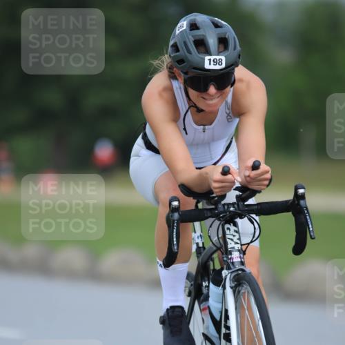 21.06.2025 - 27. Vierlanden-Triathlon H.Heesch http://msf.ph/oto/7991456 15.06.2025 11:56:42 Radfahren 198, 819, 946 meine-sportfotos.de