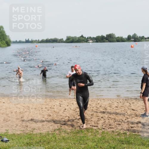 21.06.2025 - 27. Vierlanden-Triathlon MichiJ http://msf.ph/oto/7991469 15.06.2026 09:54:15 Schwimmen 302, 337, 342, 356 meine-sportfotos.de