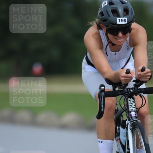 21.06.2025 - 27. Vierlanden-Triathlon H.Heesch http://msf.ph/oto/7991470 15.06.2025 11:56:42 Radfahren 198, 819, 946 meine-sportfotos.de