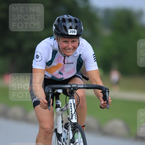 21.06.2025 - 27. Vierlanden-Triathlon H.Heesch http://msf.ph/oto/7991509 15.06.2025 11:56:56 Radfahren 209, 729, 766 meine-sportfotos.de