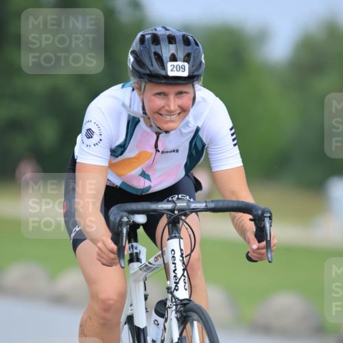 21.06.2025 - 27. Vierlanden-Triathlon H.Heesch http://msf.ph/oto/7991519 15.06.2025 11:56:56 Radfahren 209, 729, 766 meine-sportfotos.de