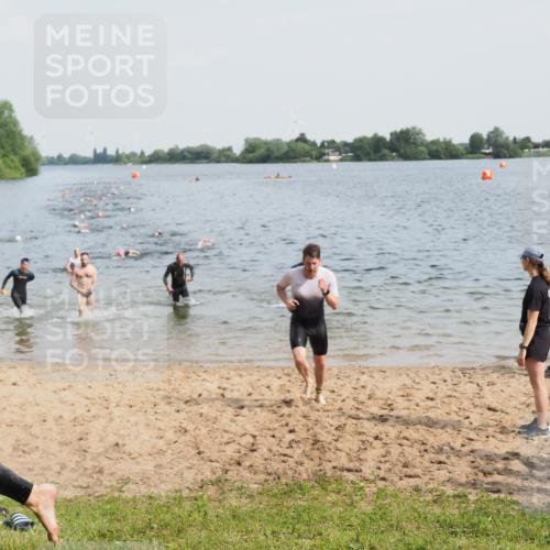21.06.2025 - 27. Vierlanden-Triathlon MichiJ http://msf.ph/oto/7991521 15.06.2026 09:54:17 Schwimmen 253, 255, 261, 302, 337, 342, 356 meine-sportfotos.de