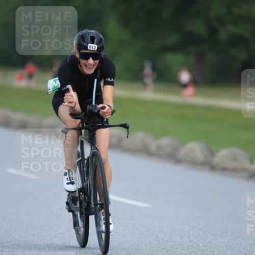 21.06.2025 - 27. Vierlanden-Triathlon H.Heesch http://msf.ph/oto/7991530 15.06.2025 11:57:09 Radfahren 653, 670, 750, 912 meine-sportfotos.de