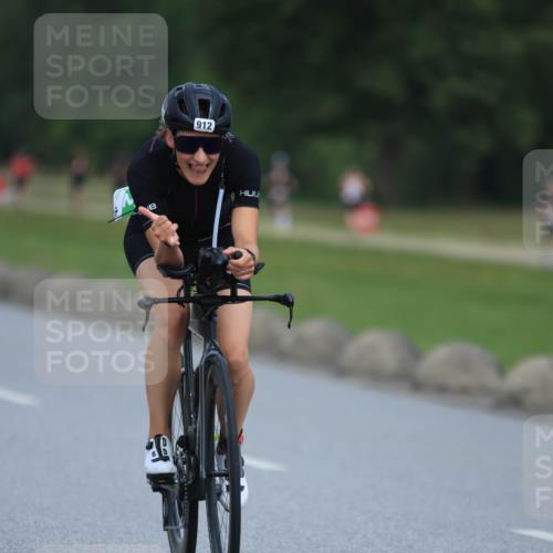 21.06.2025 - 27. Vierlanden-Triathlon H.Heesch http://msf.ph/oto/7991543 15.06.2025 11:57:09 Radfahren 653, 670, 750, 912 meine-sportfotos.de