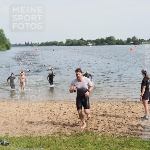 21.06.2025 - 27. Vierlanden-Triathlon MichiJ http://msf.ph/oto/7991576 15.06.2026 09:54:18 Schwimmen 253, 255, 261, 302, 337, 342, 356 meine-sportfotos.de