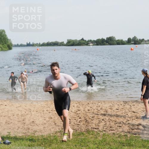 21.06.2025 - 27. Vierlanden-Triathlon MichiJ http://msf.ph/oto/7991606 15.06.2026 09:54:19 Schwimmen 253, 255, 261, 302, 337, 342, 356 meine-sportfotos.de