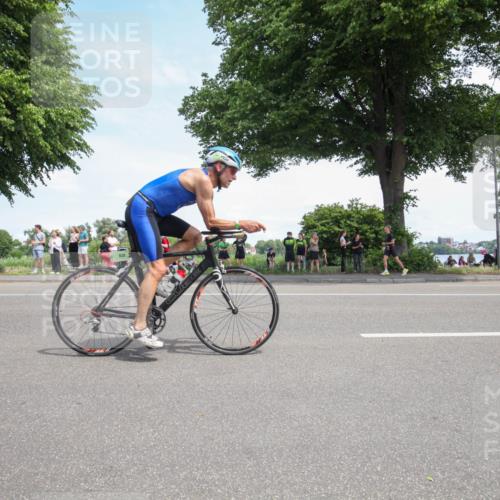 15.06.2025 - 7 Türme Triathlon Yannick Fuchs http://msf.ph/oto/7991615 15.06.2025 13:24:32 Radfahren 215, 397, 543, 930, 1072, 1182 meine-sportfotos.de