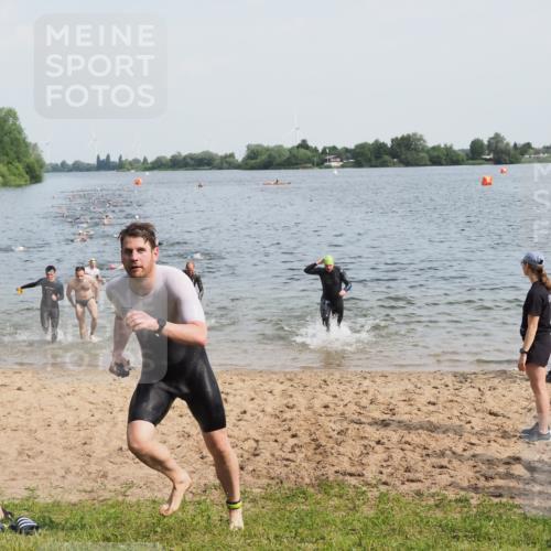 21.06.2025 - 27. Vierlanden-Triathlon MichiJ http://msf.ph/oto/7991621 15.06.2026 09:54:19 Schwimmen 253, 255, 261, 302, 337, 342, 356 meine-sportfotos.de