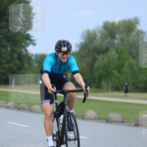 21.06.2025 - 27. Vierlanden-Triathlon H.Heesch http://msf.ph/oto/7991625 15.06.2025 11:57:18 Radfahren 653, 911 meine-sportfotos.de