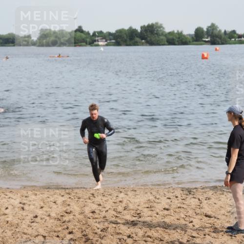 21.06.2025 - 27. Vierlanden-Triathlon MichiJ http://msf.ph/oto/7991636 15.06.2026 09:54:21 Schwimmen 253, 255, 261, 302, 337, 342, 354 meine-sportfotos.de