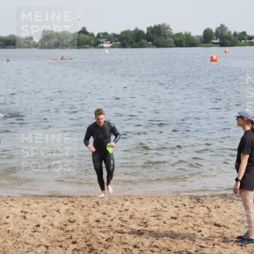 21.06.2025 - 27. Vierlanden-Triathlon MichiJ http://msf.ph/oto/7991643 15.06.2026 09:54:21 Schwimmen 253, 255, 261, 302, 337, 342, 354 meine-sportfotos.de