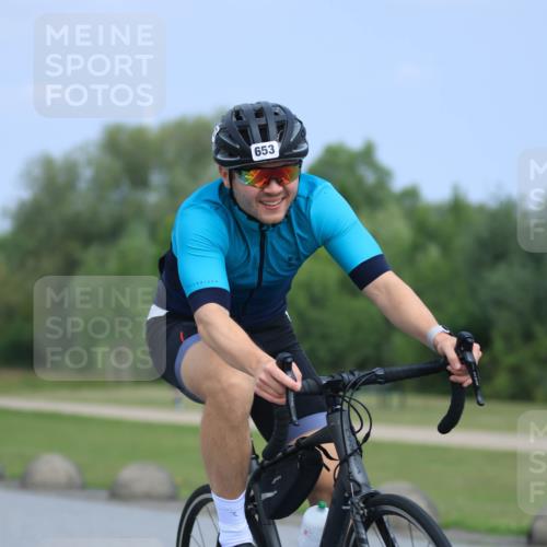 21.06.2025 - 27. Vierlanden-Triathlon H.Heesch http://msf.ph/oto/7991660 15.06.2025 11:57:18 Radfahren 653, 911 meine-sportfotos.de