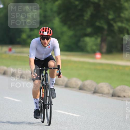 15.06.2025 - 27. Vierlanden-Triathlon H.Heesch http://msf.ph/oto/7991665 15.06.2025 10:01:00 Radfahren 29, 38, 43, 185, 282 meine-sportfotos.de