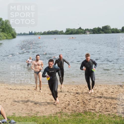 21.06.2025 - 27. Vierlanden-Triathlon MichiJ http://msf.ph/oto/7991684 15.06.2026 09:54:23 Schwimmen 253, 255, 261, 302, 337, 342, 354 meine-sportfotos.de