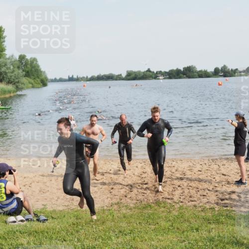 21.06.2025 - 27. Vierlanden-Triathlon MichiJ http://msf.ph/oto/7991737 15.06.2026 09:54:23 Schwimmen 253, 255, 261, 302, 337, 342, 354 meine-sportfotos.de