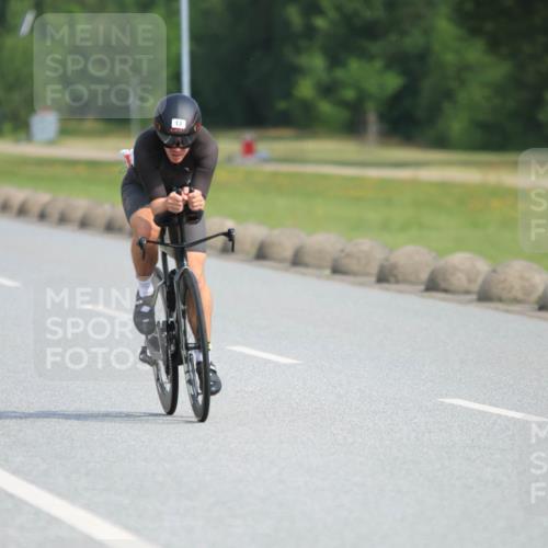 15.06.2025 - 27. Vierlanden-Triathlon H.Heesch http://msf.ph/oto/7991756 15.06.2025 10:01:14 Radfahren 13, 199, 302 meine-sportfotos.de